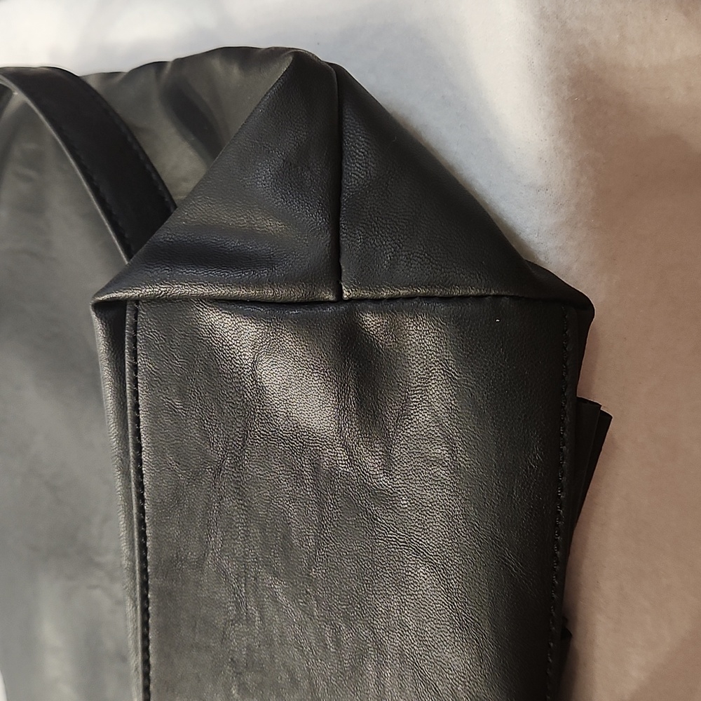 ATTENTION Elegant Black Ruffled Tote Bag SOFT LEATHER CLEARANCE - Picture 8 of 10